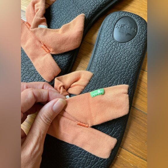 Women’s 10 Sanuk coral slide sandals - Picture 4 of 5